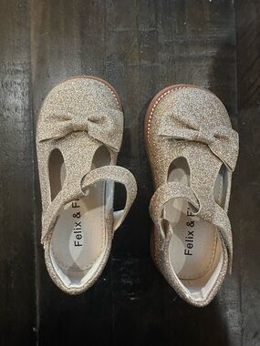 Felix & Flora Girls' Glitter Bow Mary Jane Dress Shoes in Champagne Gold